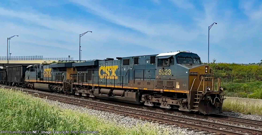 CSX 5323 leads B158.